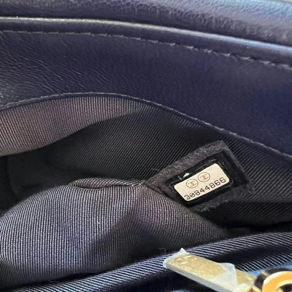 Chanel 19 small lambskin bag - Picture 4 of 8